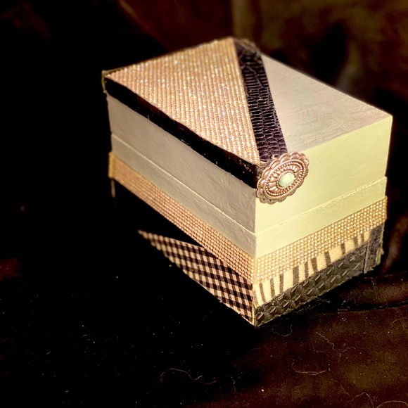 Zebra patches decor box - Picture 3 of 4